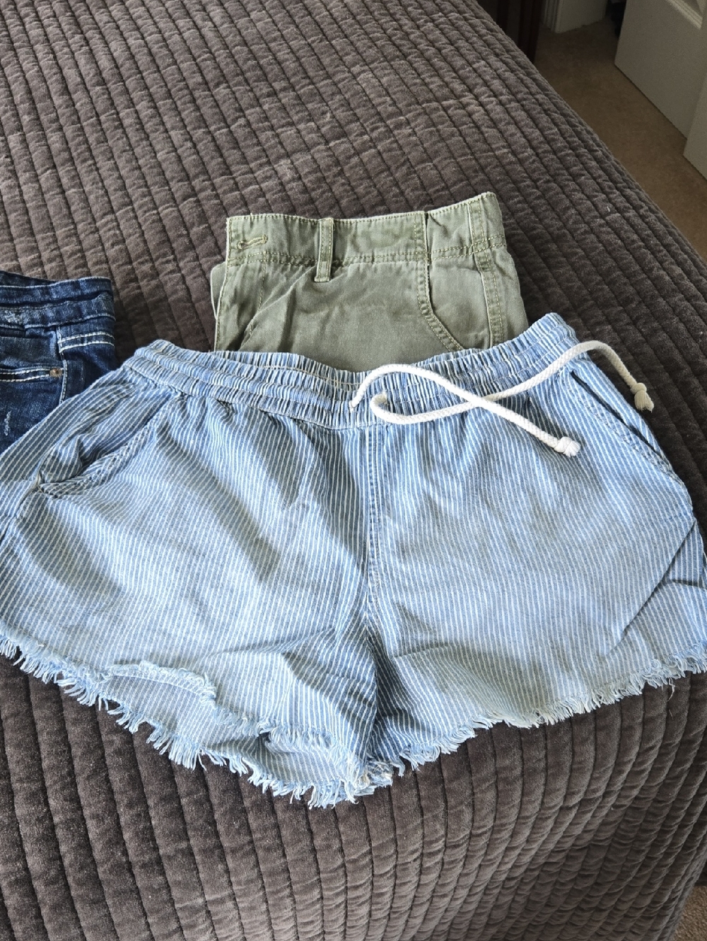 Shorts Lot - Picture 3 of 12